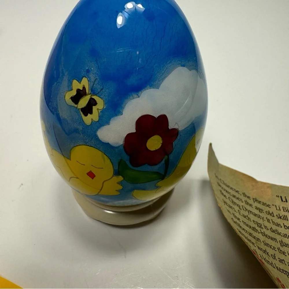 Pier 1 Li Bien Glass Easter Egg decor on Stand 2001 w/pink storage box.